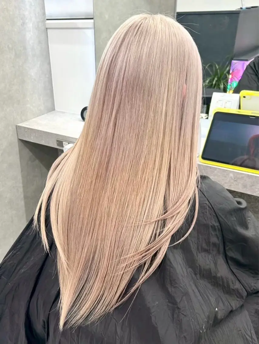 ロング カラー ベージュカラー ブリーチ ミルクティーベージュ ヘアカラー ハイトーン🪼派手髪 mahoのヘアスタイル