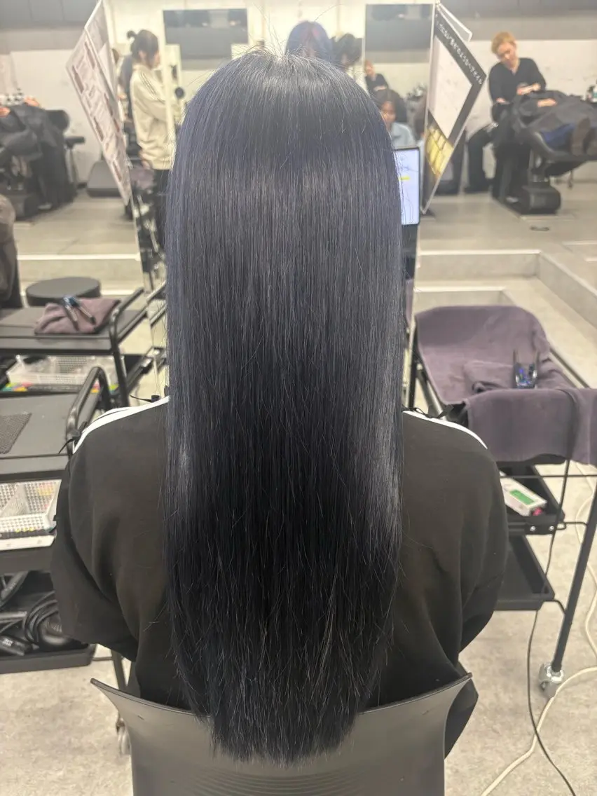 カラー 黒髪 ブルーカラー ブルーブラック ヘアカラー トリートメント ヘアセット 🦋トレンドカラー 🦋/ルナのヘアスタイル