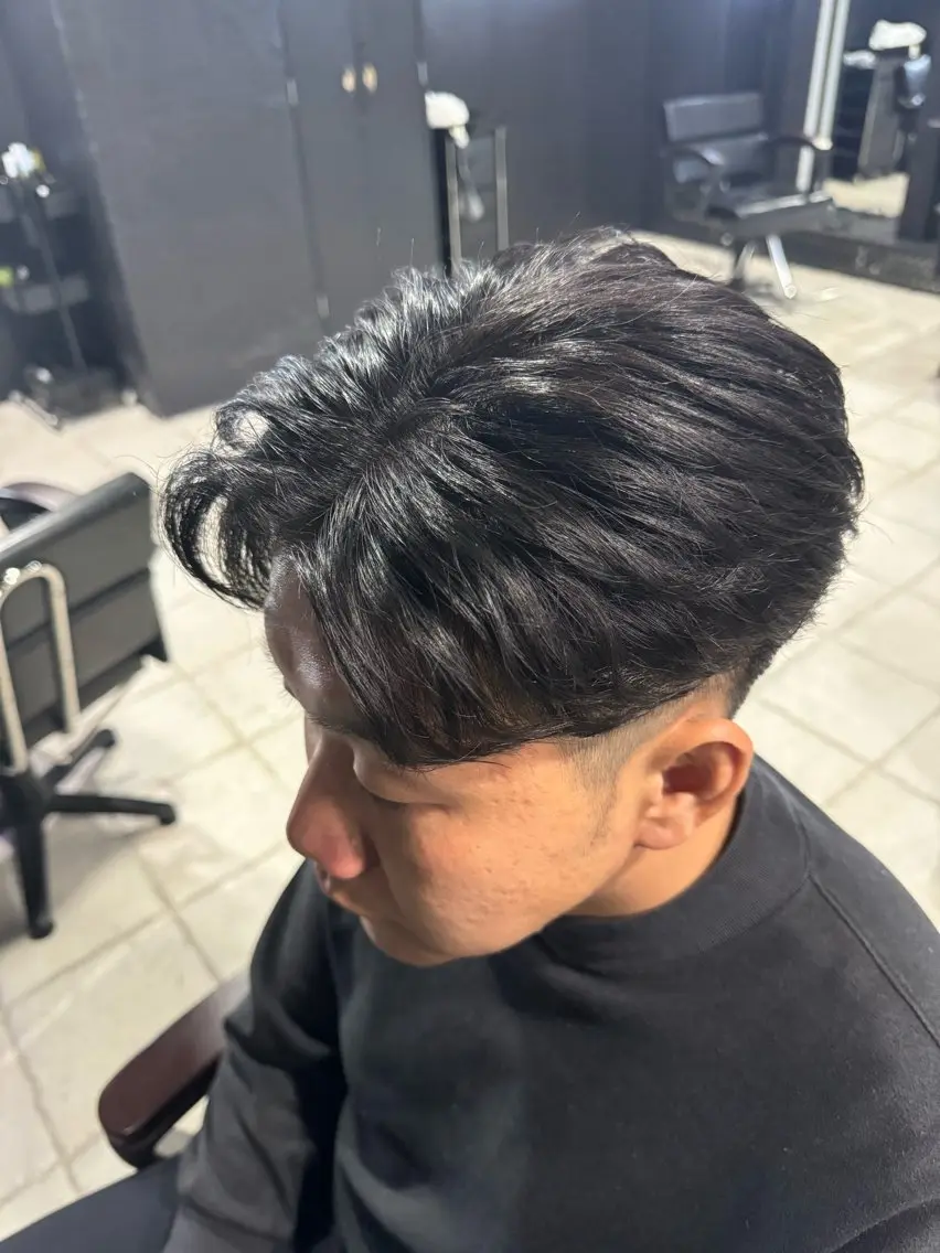 ミディアム ヘアアレンジ メンズ センターパート カット メンズ専門 美容師✨ アメ村 堀江颯瑛のヘアスタイル
