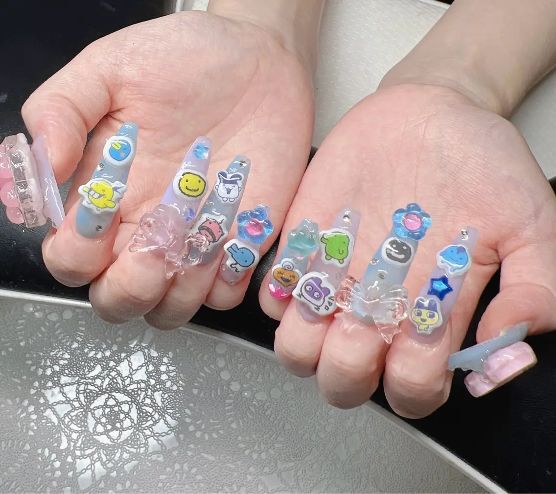 ネイル 長さ出し グラデーション 卒業式 キラキラネイル マグネットネイル Lee Nailsのネイルデザイン