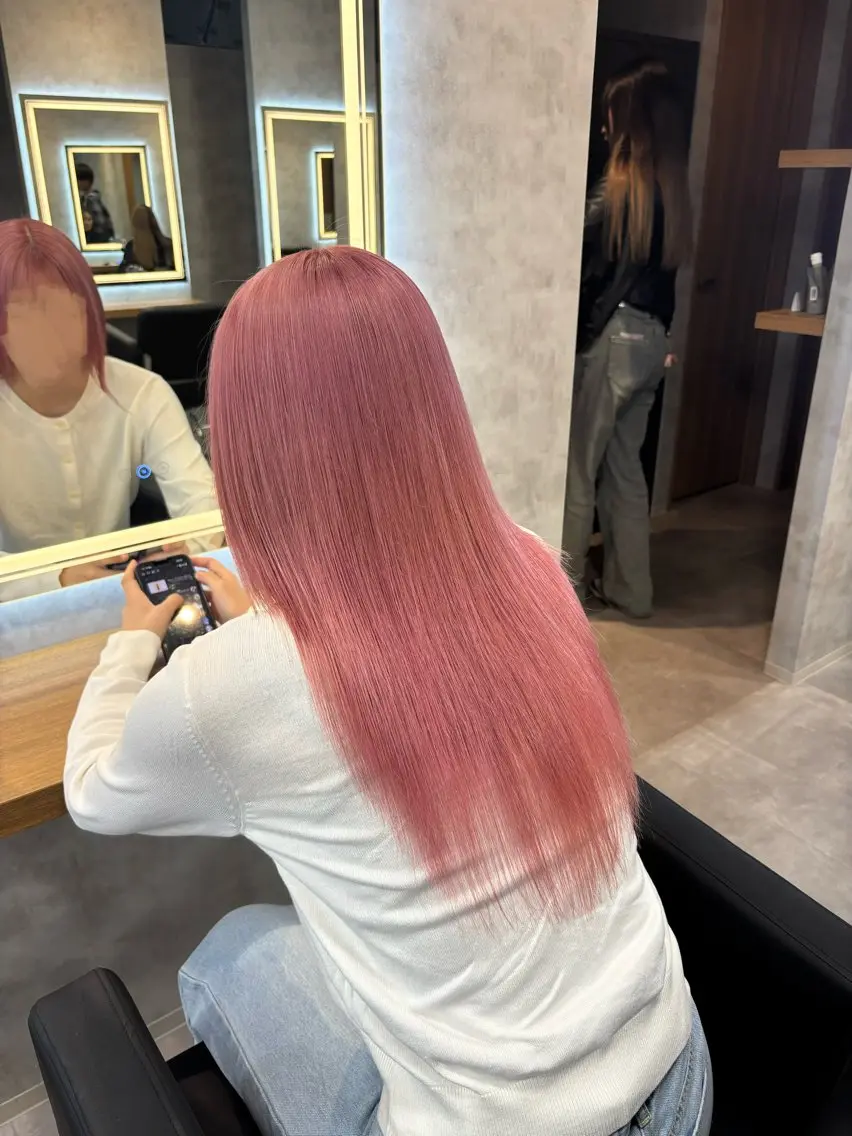 ロング カラー パーマ ヘアアレンジ ヘアカラー トリートメント ヘッドスパ ヘアセット 透明感ブリーチカラー 🌈TOMOHIROのヘアスタイル