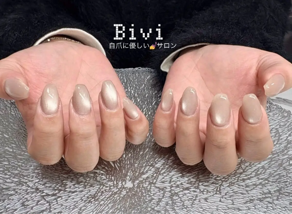 ネイル アートネイル ラメ(グリッター) マグネットネイル ビー玉ネイル 持ち込み ハンドネイル ハンドケア ♡Bivi♡自爪に 優しいネイルサロンのネイルデザイン