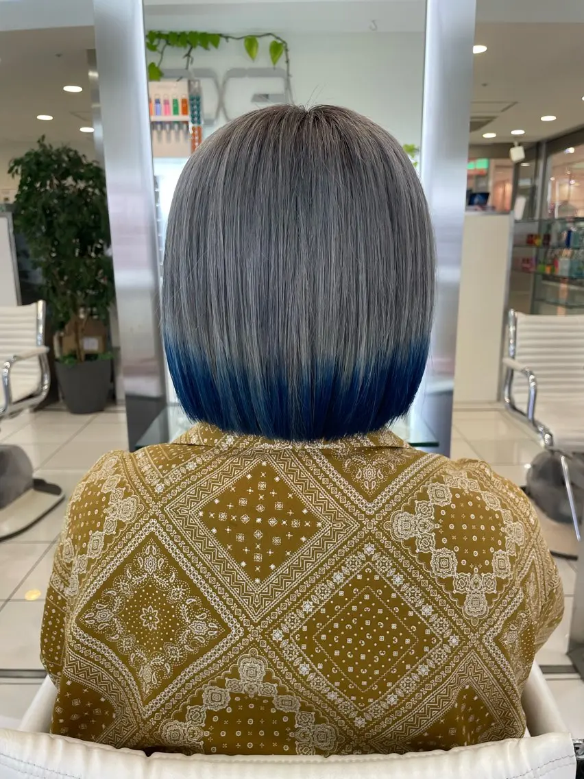 ショート カラー ブルーカラー シルバー 神田 淳美のヘアスタイル