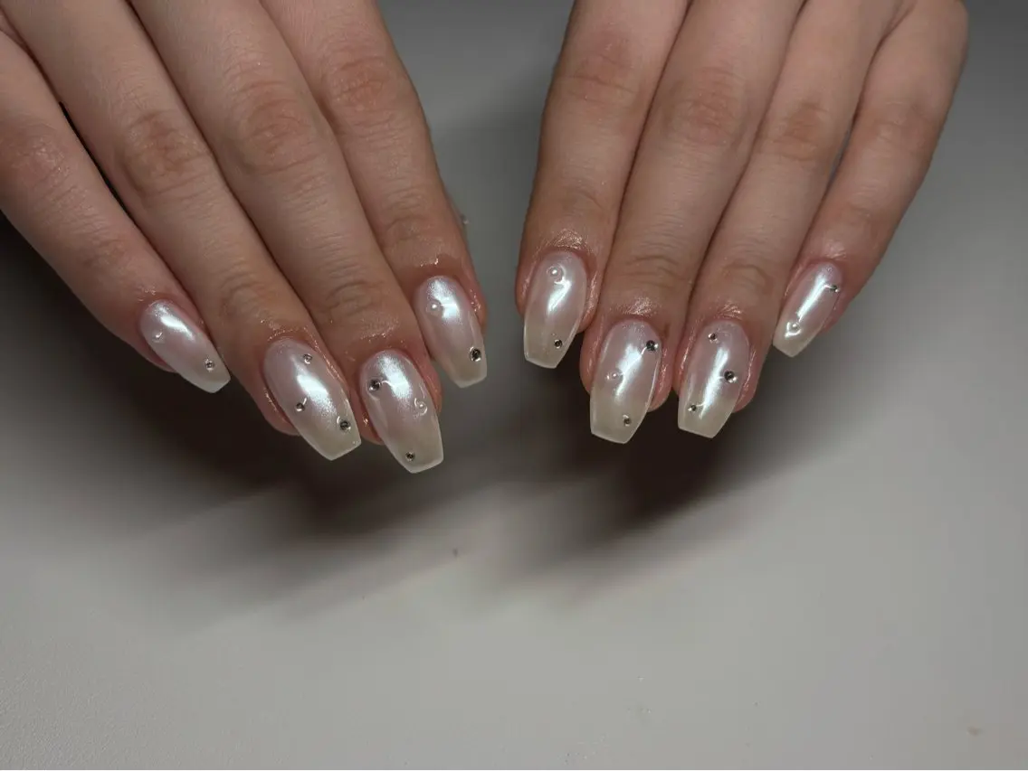 ネイル ミラーネイル ホワイト nayu nailのネイルデザイン