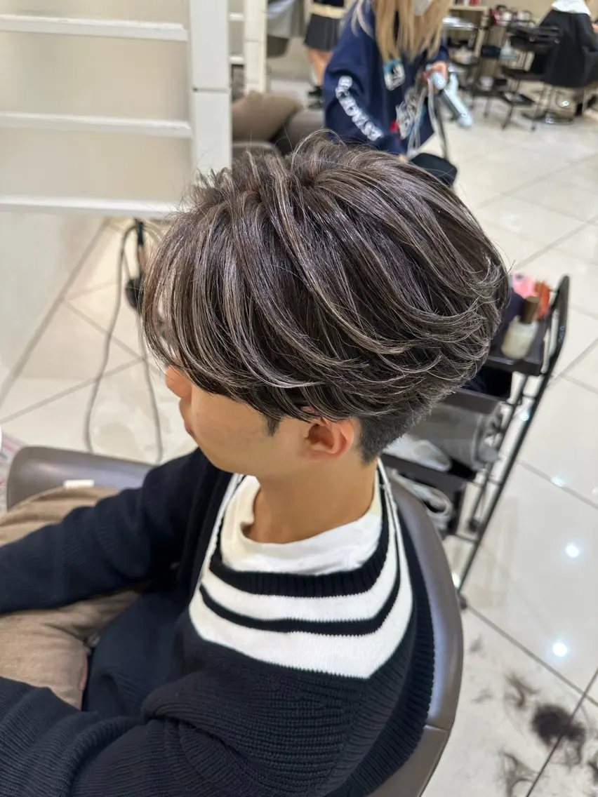 カラー メンズ タイトボブ個性派カラ ーAKANEのヘアスタイル