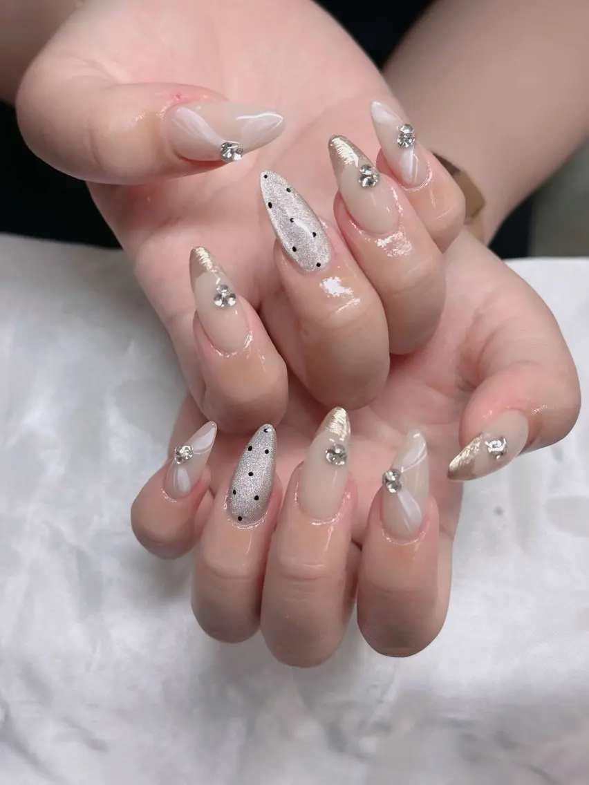 ネイル フレンチネイル ジェルネイル ガラスフレンチ ハロウィン ハート H.baby Nail Salonのネイルデザイン