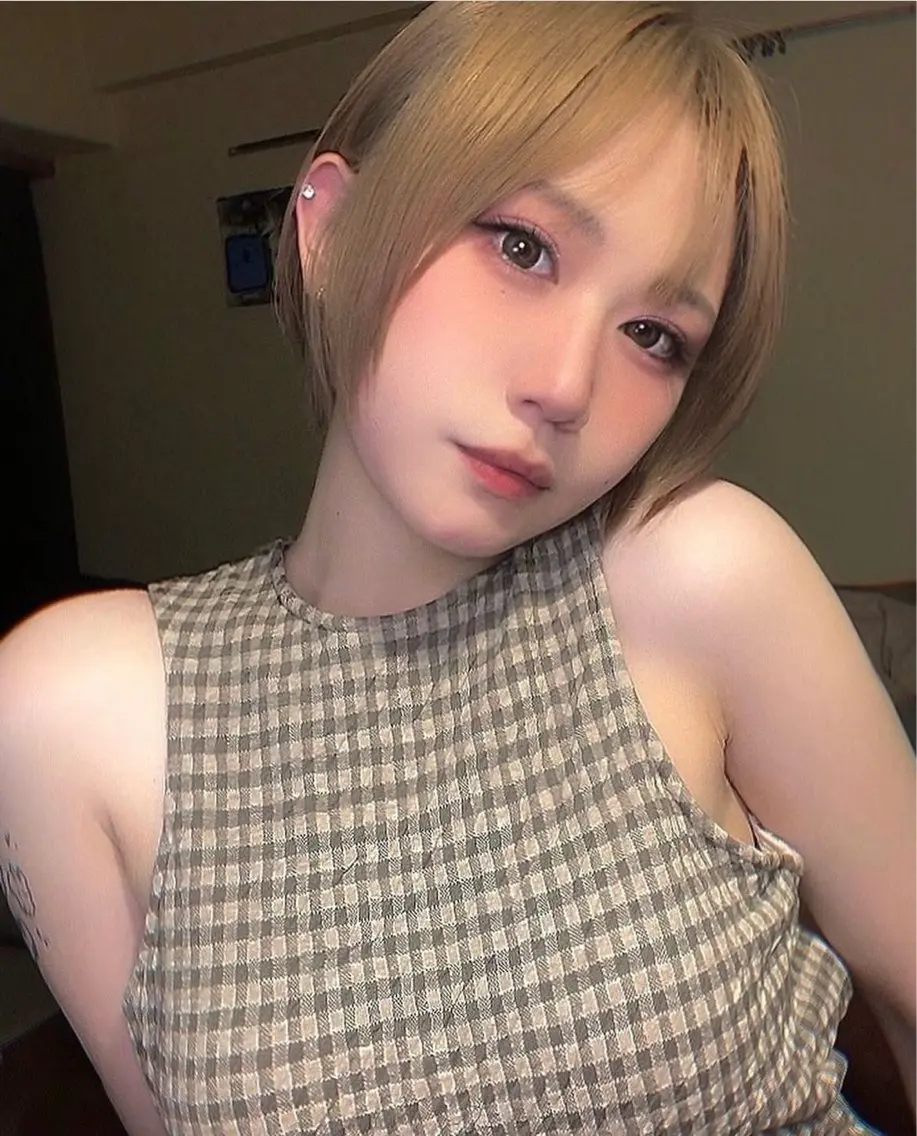 ショート カラー ベージュカラー ミルクティーベージュ ヘアカラー トリートメント エクステ⭐️艶カラー koukiのヘアスタイル