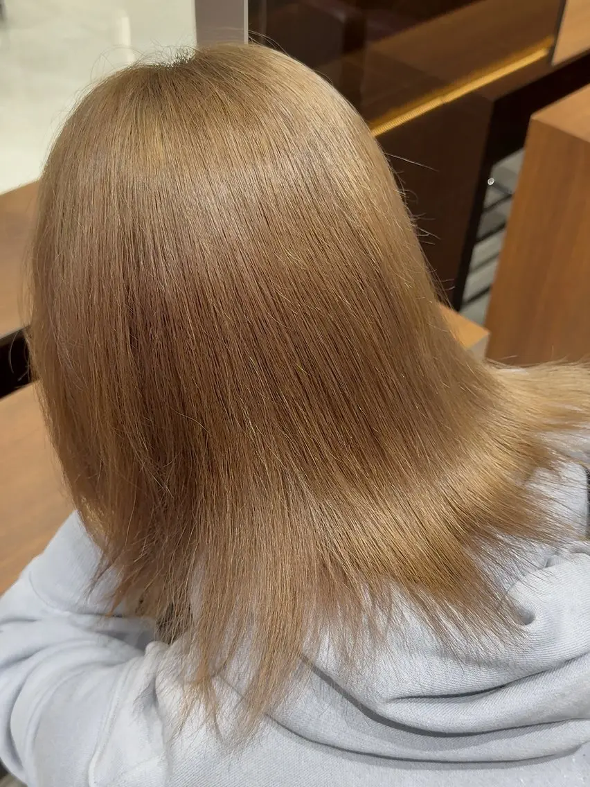 ミディアム カラー ベージュカラー ミルクティーベージュ ヘアカラー 渋谷ブリーチカラー/ デザインカラー/優希のヘアスタイル