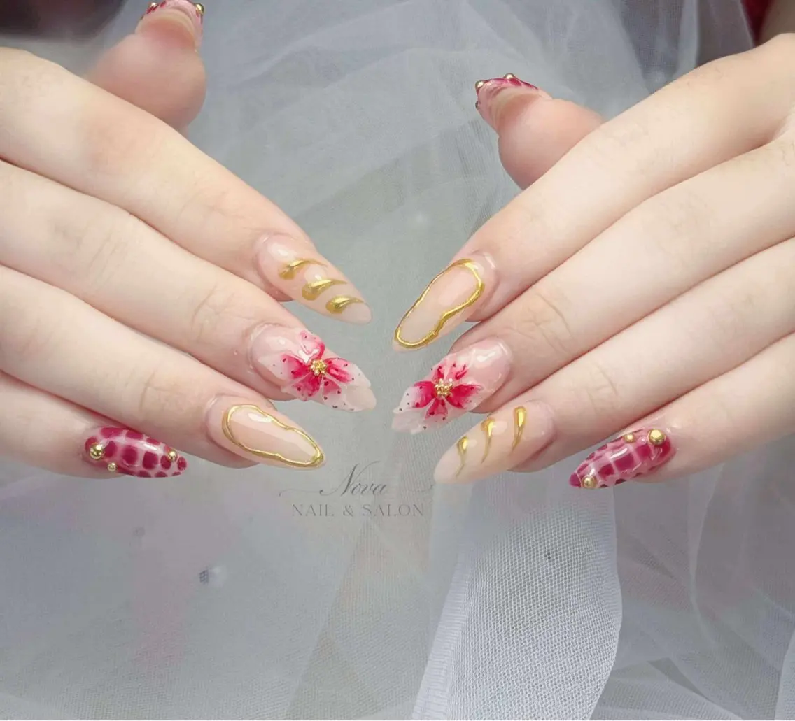 ネイル 長さ出し フレンチネイル ジェルネイル ガーリー キラキラネイル ハンドネイル ハンドケア Nova Nail Salonのネイルデザイン