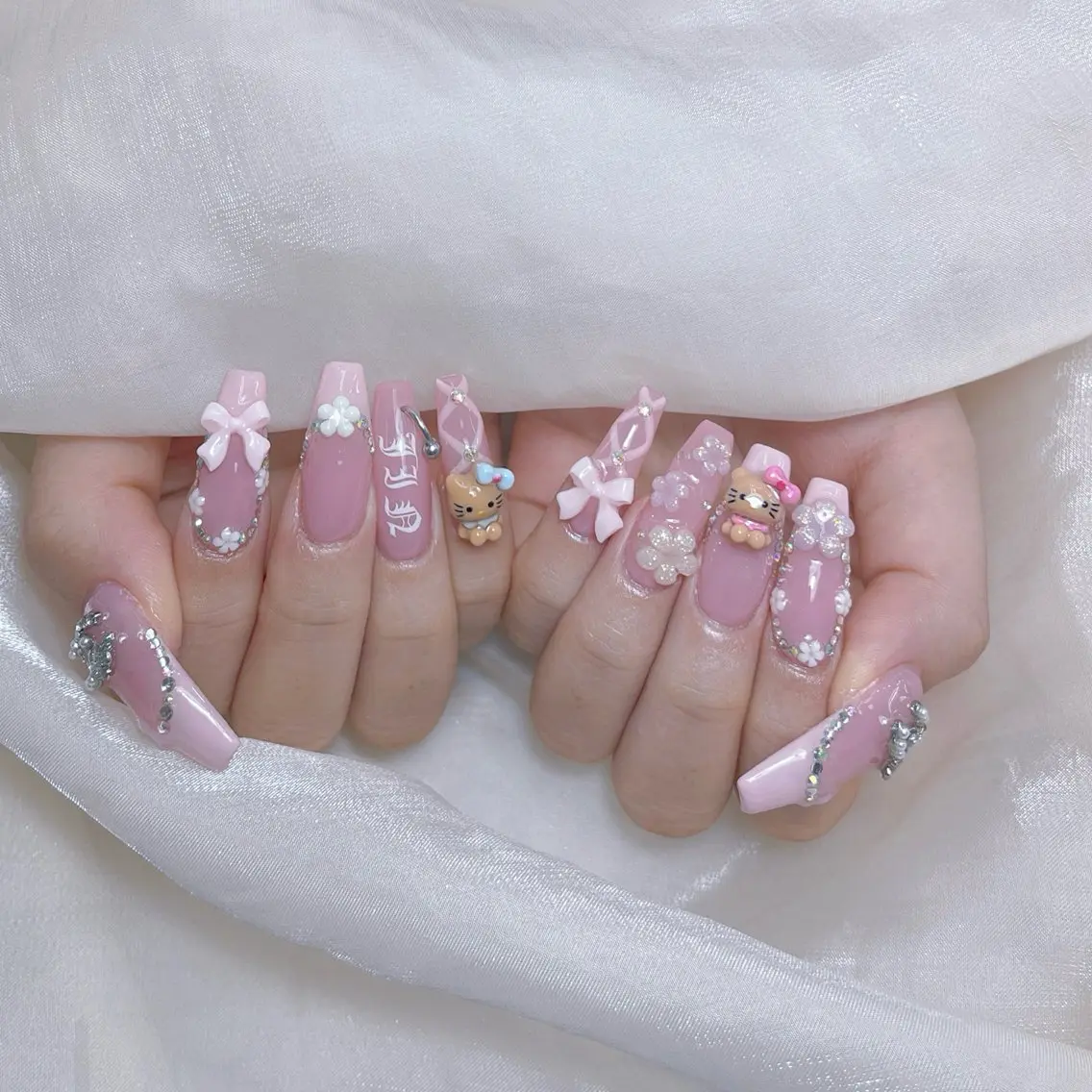 ネイル チークネイル クリアネイル ガーリー キラキラネイル 韓国ネイル ハンドネイル princess スカルプ専門店のネイルデザイン