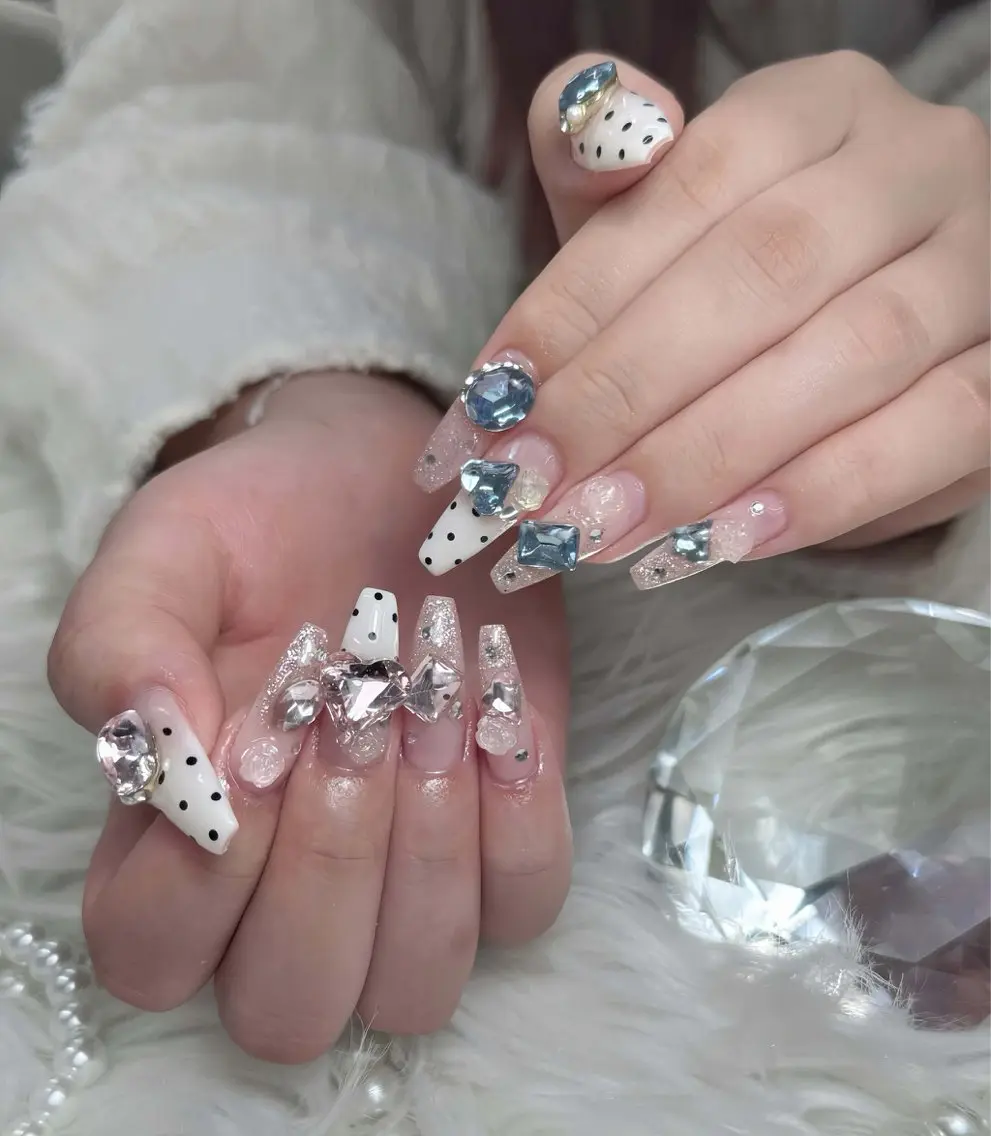 ネイル 長さ出し フレンチネイル ガーリー キラキラネイル 韓国ネイル ハンドネイル ハンドケア Nova Nailのネイルデザイン