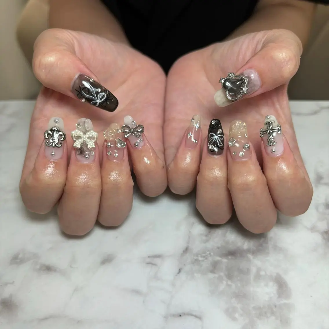 salon UNE LMA見習いスタッフのネイルデザイン