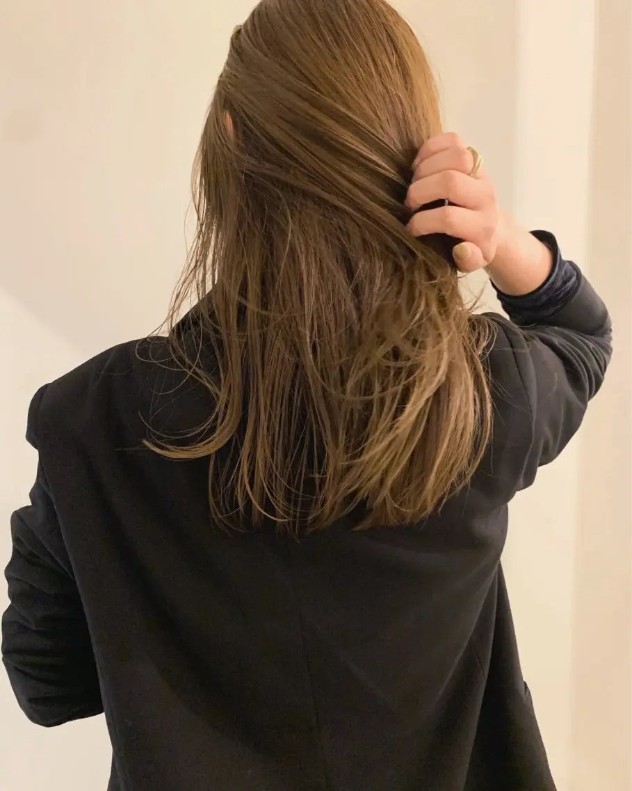 ロング カラー ベージュカラー ブリーチ ブリーチなしカラー オリーブベージュ レイヤーカット カット ヘアカラー トリートメント 落合希 Olivebeigeのヘアスタイル