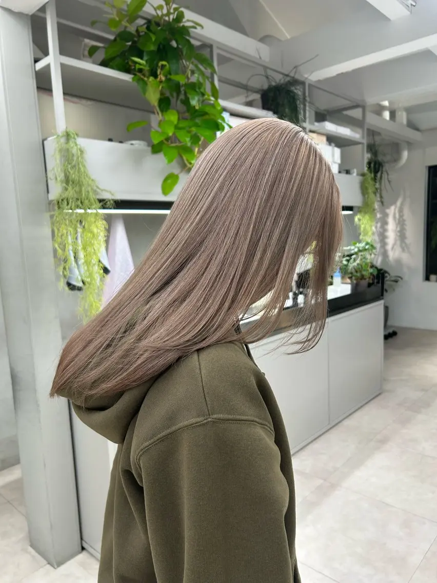 カラー ベージュカラー lomalia moekaのヘアスタイル