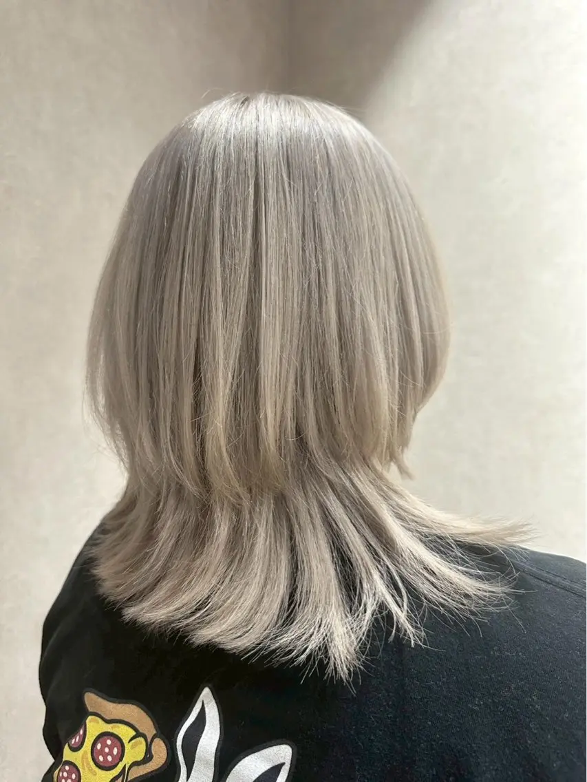 ミディアム カラー ベージュカラー ブリーチ ホワイトベージュ くびれヘア ウルフカット カット ヘアカラー メンズ特化☝️添田 好恵のヘアスタイル