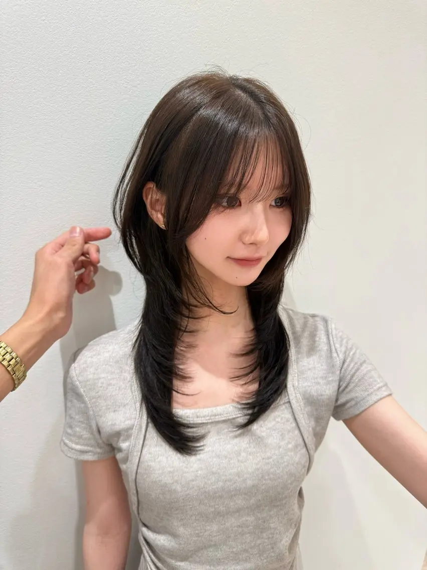 セミロング ハッシュカット 髪質改善 トリートメント カット ヘアカラー トリートメント ウルフカット/ ハッシュカット/山路のヘアスタイル