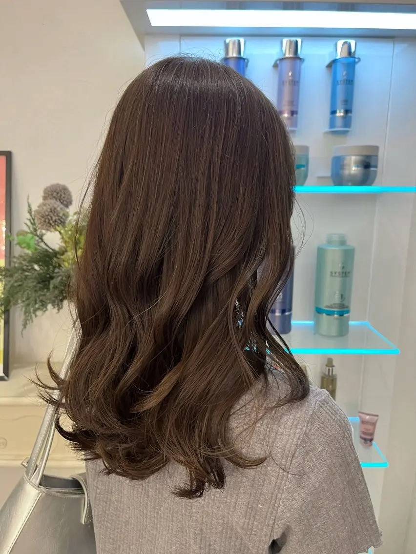 セミロング ヘアカラー ツヤ感カラー 🩵かりんのヘアスタイル
