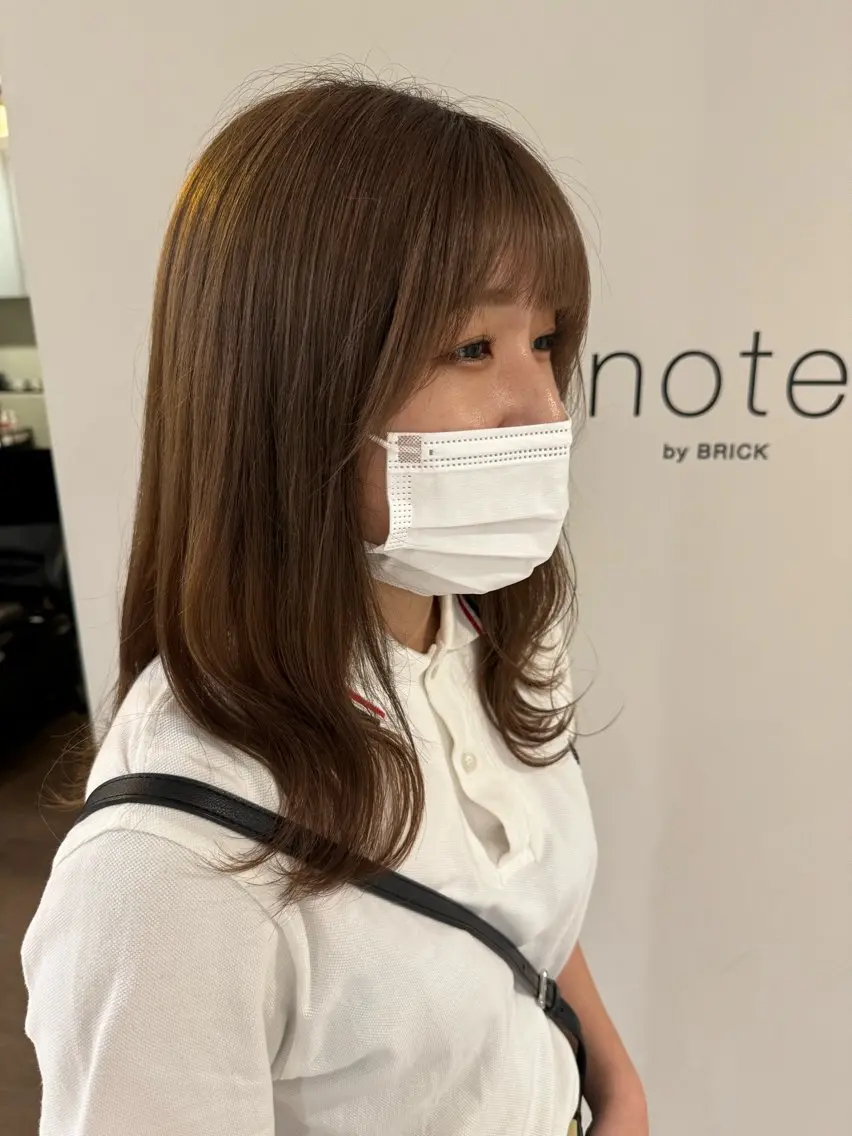 セミロング カラー ベージュカラー ブリーチ オレンジ miyu .のヘアスタイル