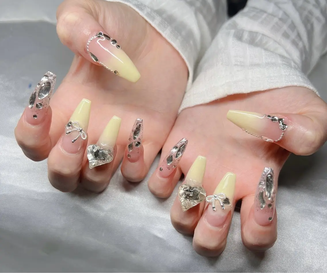 ネイル 長さ出し グラデーション 卒業式 キラキラネイル マグネットネイル ハンドネイル Lee Nailsのネイルデザイン