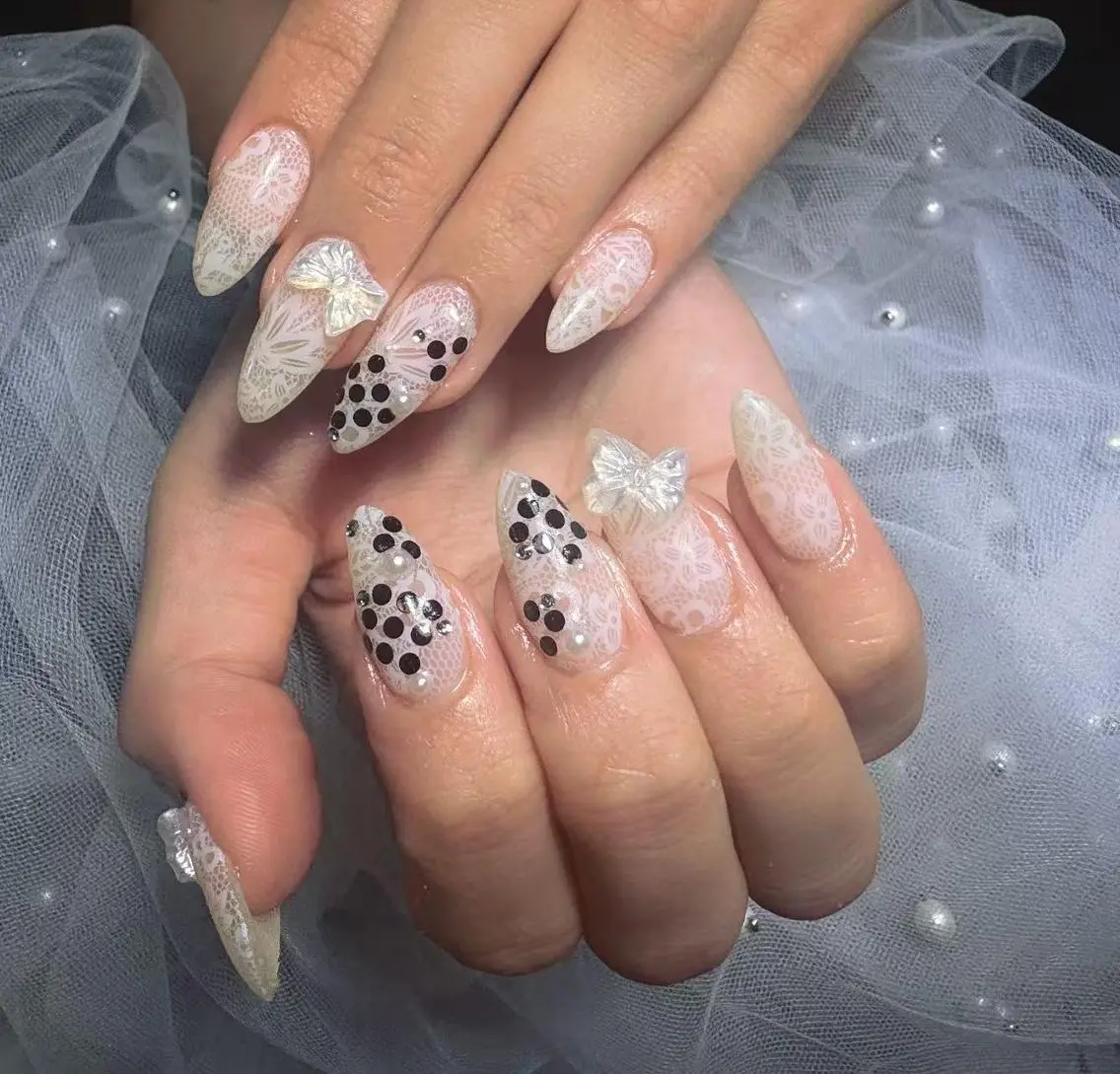 ネイル フレンチネイル ジェルネイル ガラスフレンチ 韓国ネイル マグネットネイル ハンドネイル ハンドケア The  Nail 新大久保店のネイルデザイン