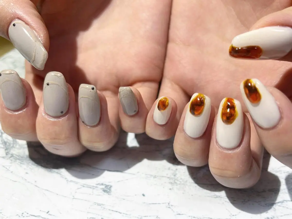 ネイル べっ甲ネイル フットネイル フレンチネイル ニュアンスネイル シンプルネイル nail fufla ♡yamane♡のネイルデザイン