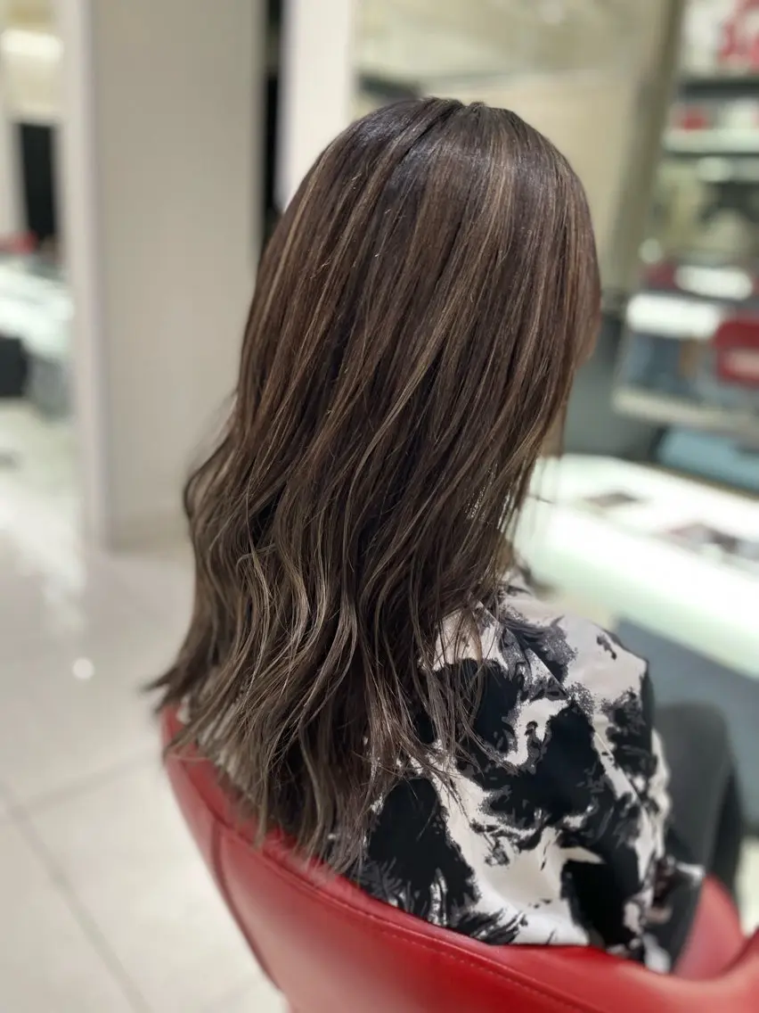セミロング ハイライト レイヤーカット カット ヘアカラー NYNY南草津店 桂嵩太のヘアスタイル