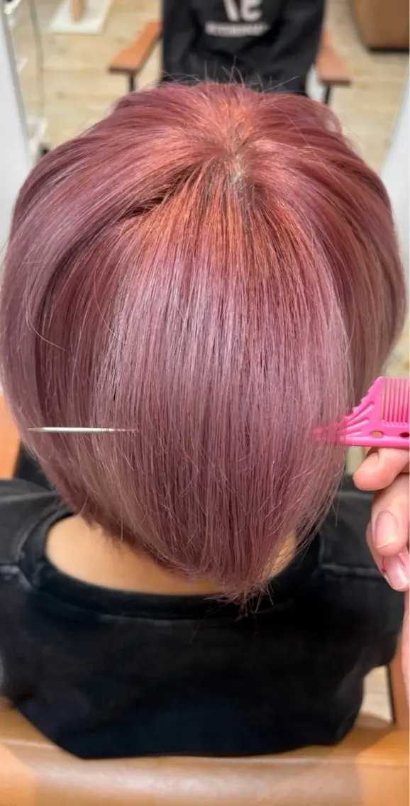 ショート カラー 紅/透明感カラー /カットのヘアスタイル