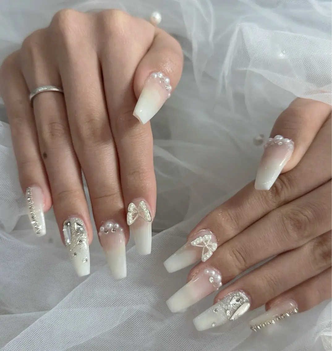 ネイル LAVISH nanamiのネイルデザイン