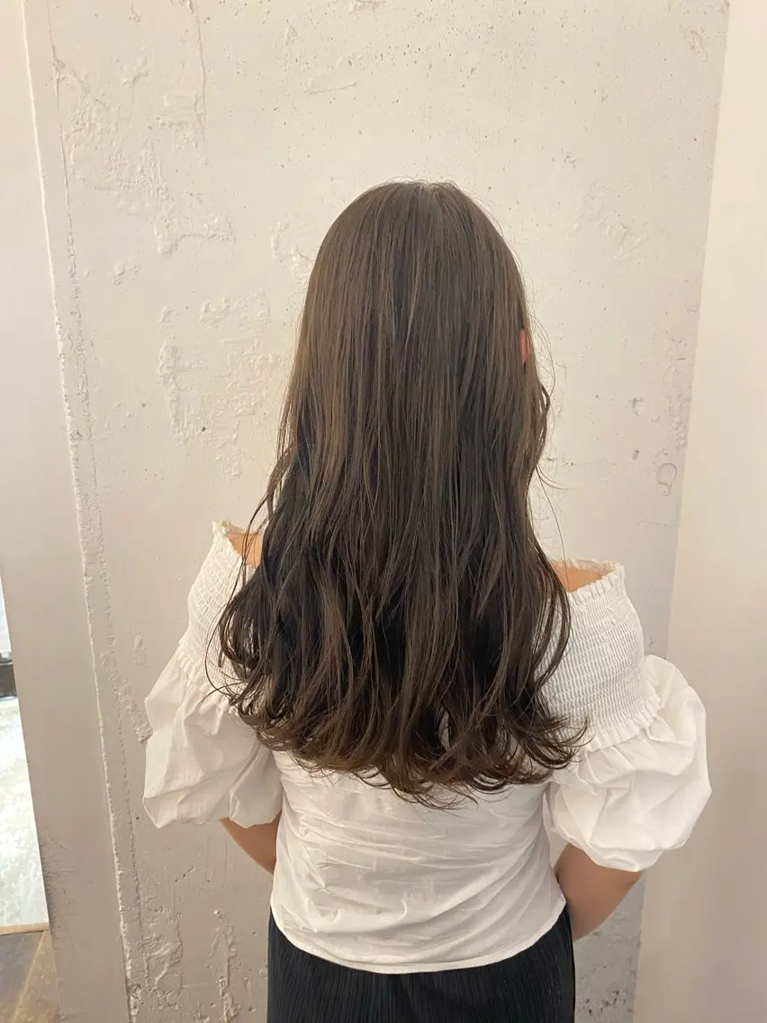 ロング 関 桃萌果のヘアスタイル