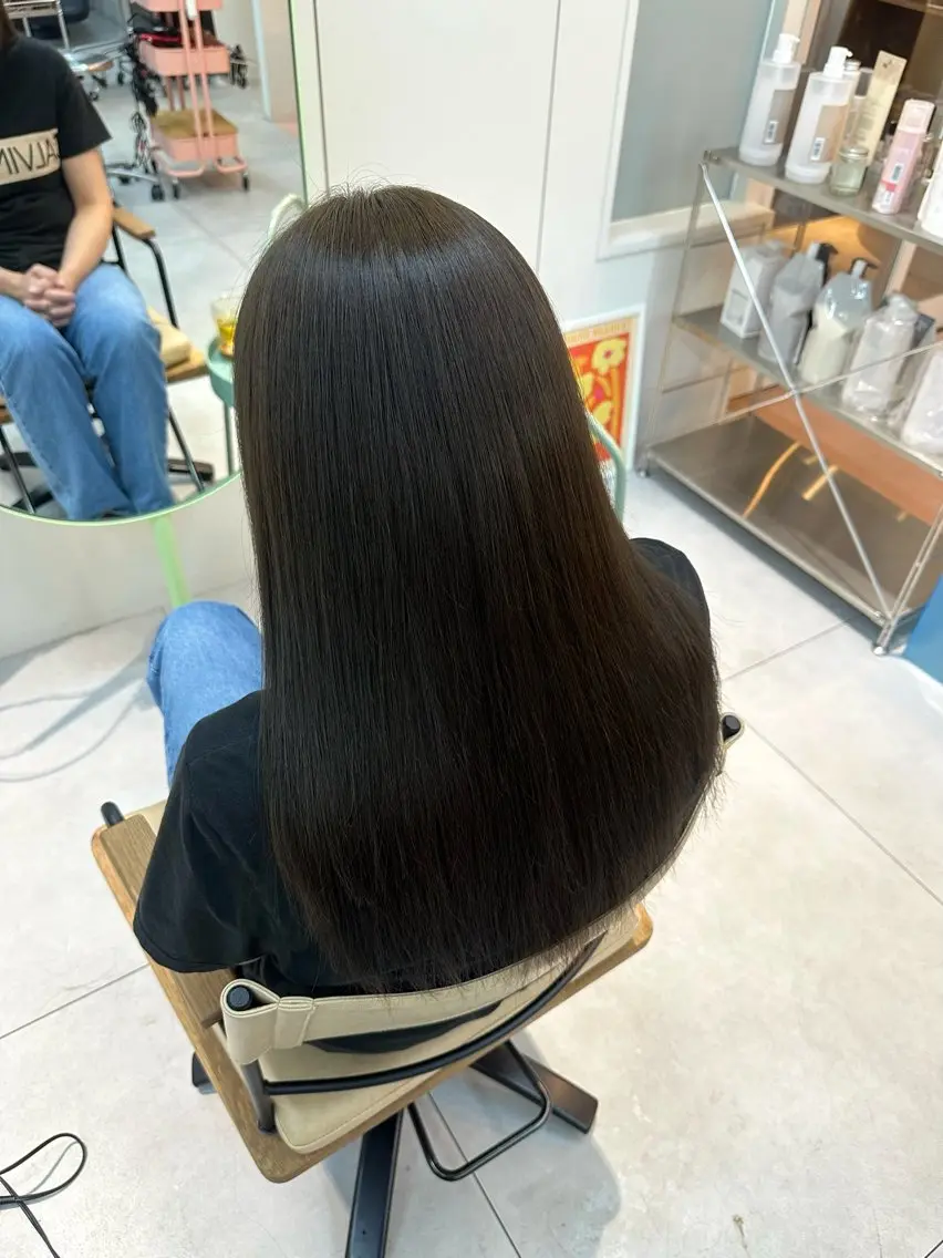 ロング カラー ブラウンカラー オリーブブラウン 安井 美咲希のヘアスタイル