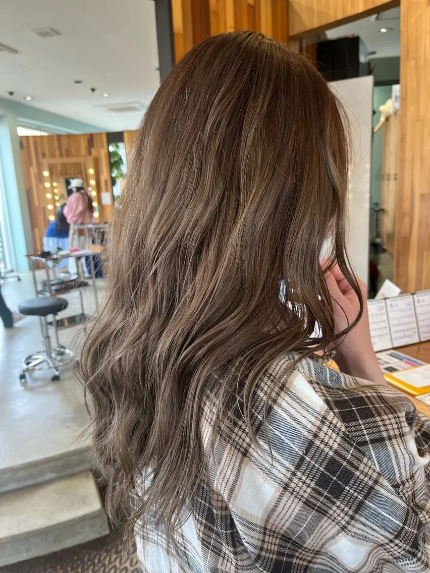 ロング カラー ベージュカラー ハイライトカラー ハイライト カット ヘアカラー TAKAHASHI REIKAのヘアスタイル