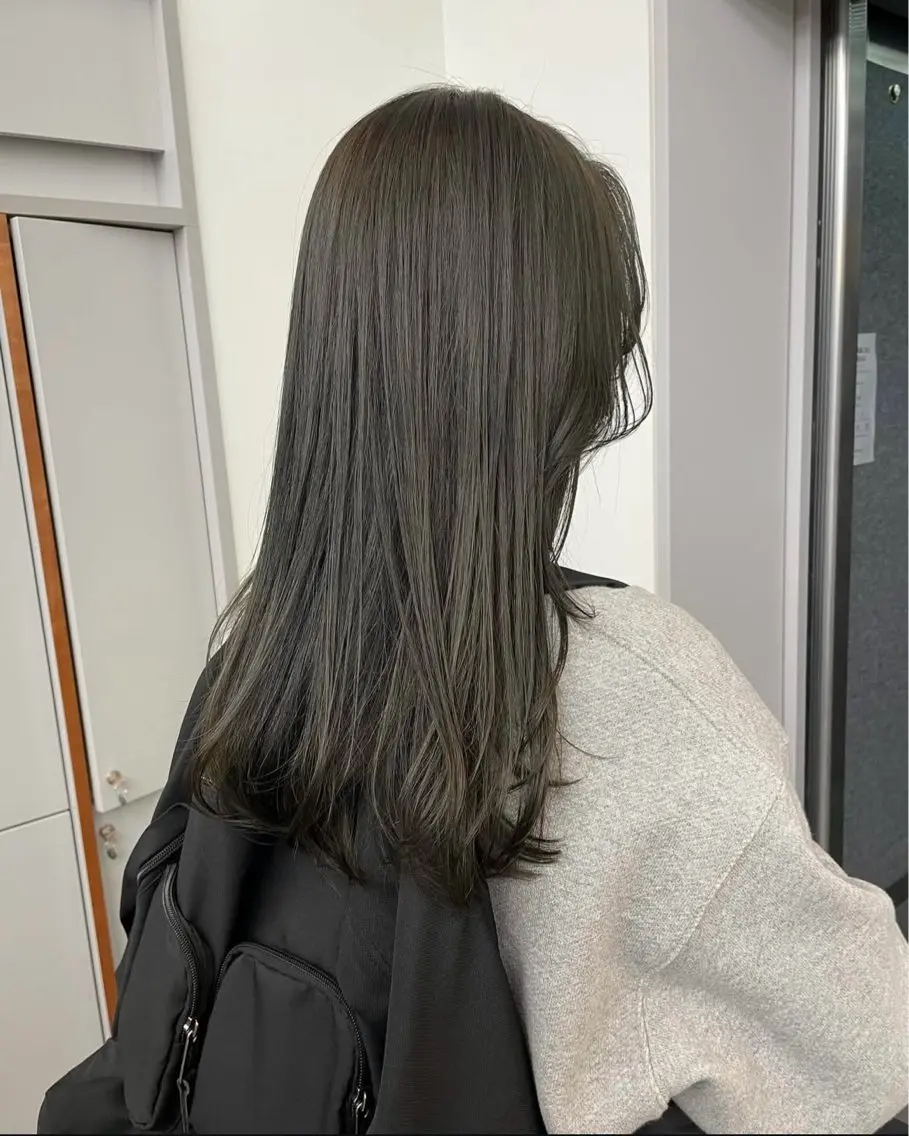 ロング アッシュ ミストバング ボブ 髪質改善 韓国風ヘア カット ヘアカラー トリートメント 似合わせレイヤー &縮毛矯正のヘアスタイル