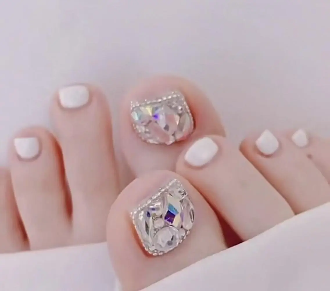 【FOOT】夏におすすめ！フット親指キラキラストーン埋め尽くし¥6990の写真