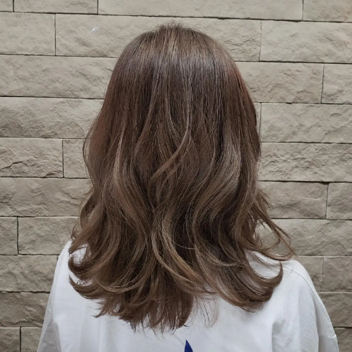 セミロング カラー ベージュカラー ブリーチ 透明感カラー カット ヘアカラー 艶髪✨ハイトーン ✨ホワイト✨北宗一郎のヘアスタイル