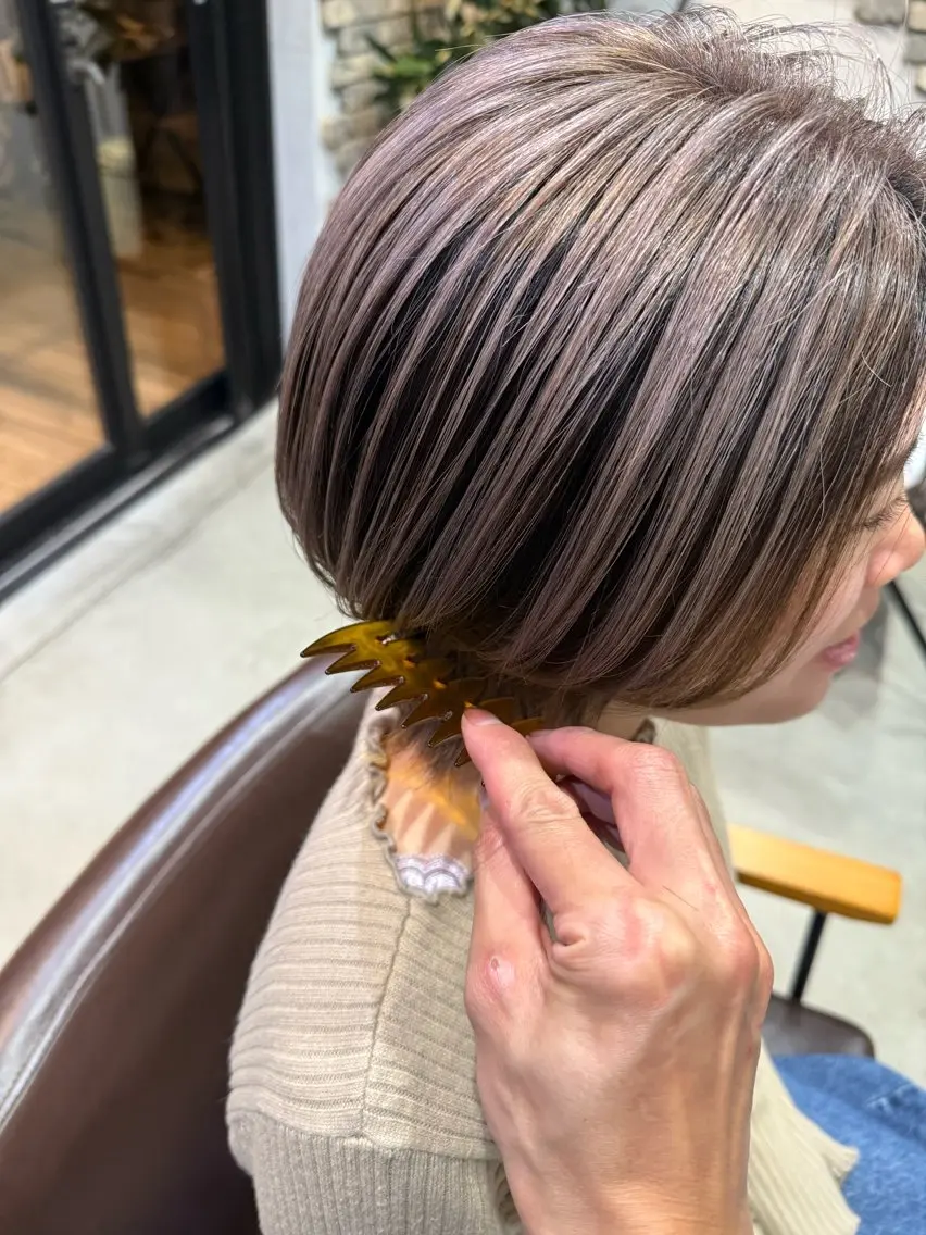 ショート カラー デザインカラー バレイヤージュ ブリーチ特化のヘアスタイル