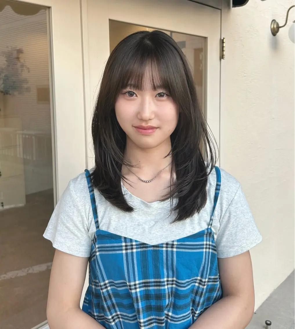 ミディアム 鳥居 愛子のヘアスタイル