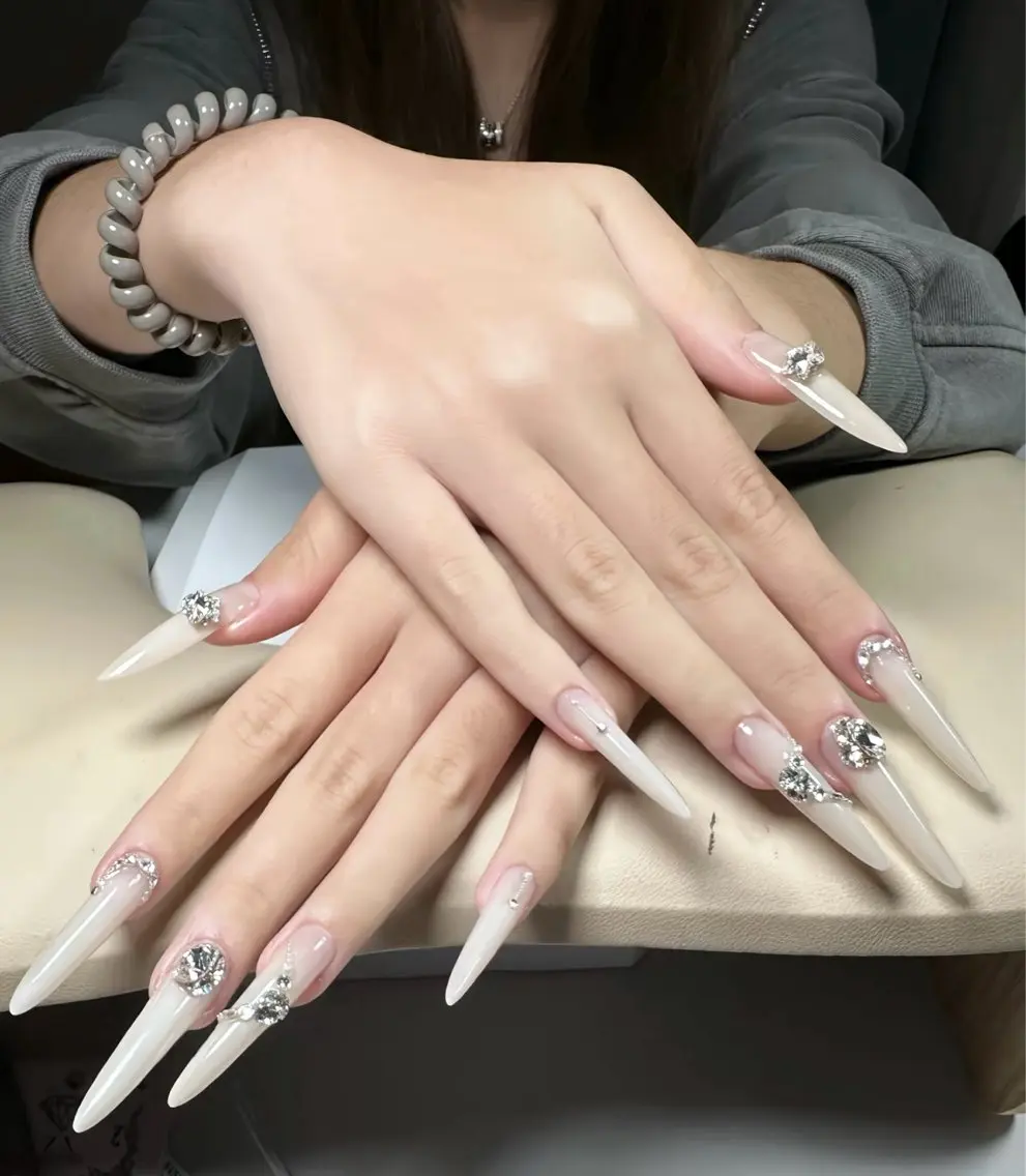 ロング 韓国風ヘア ハンドネイル Aila Nail ShinOkuboのネイルデザイン