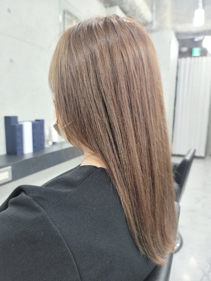 カラー ロング 透明感カラー ハイライトカラー シルバー ハイライト ロング カット ヘアカラー ❇️安達 優心❇️ レイヤー/艶髪特化のヘアスタイル