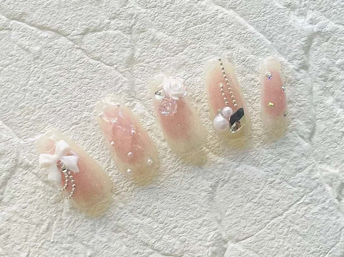 ネイル AYA Reginaのネイルデザイン
