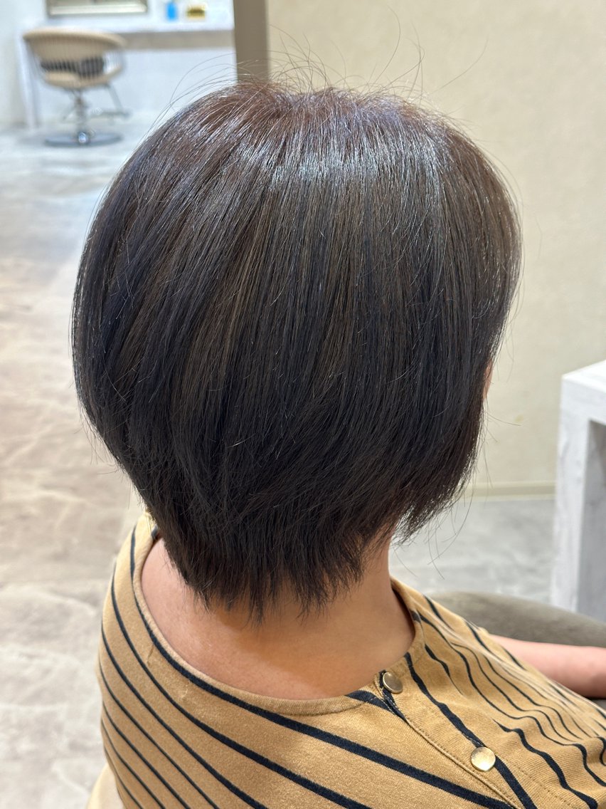 ショート アッシュ アッシュグレー ヘアカラー 江崎 靖弘のヘアスタイル