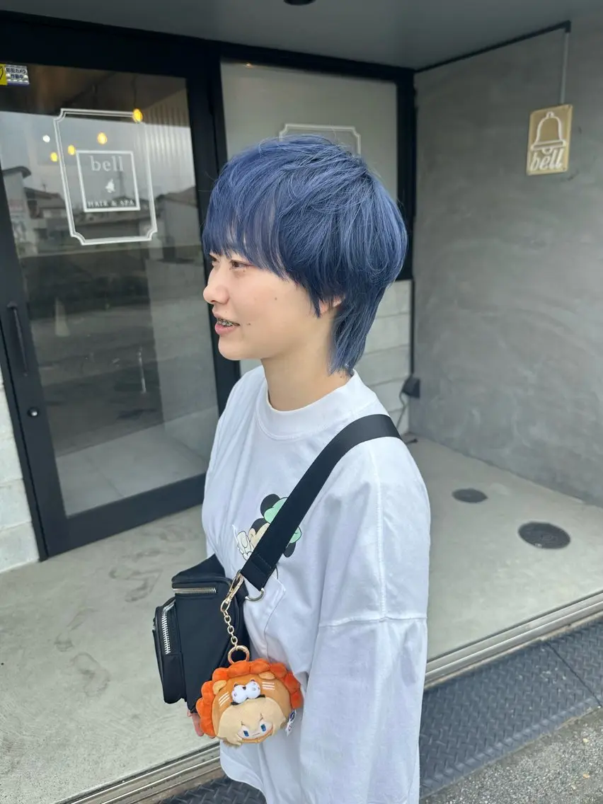ショート カラー ブルーカラー ネイビーカラー 森本 笑のヘアスタイル