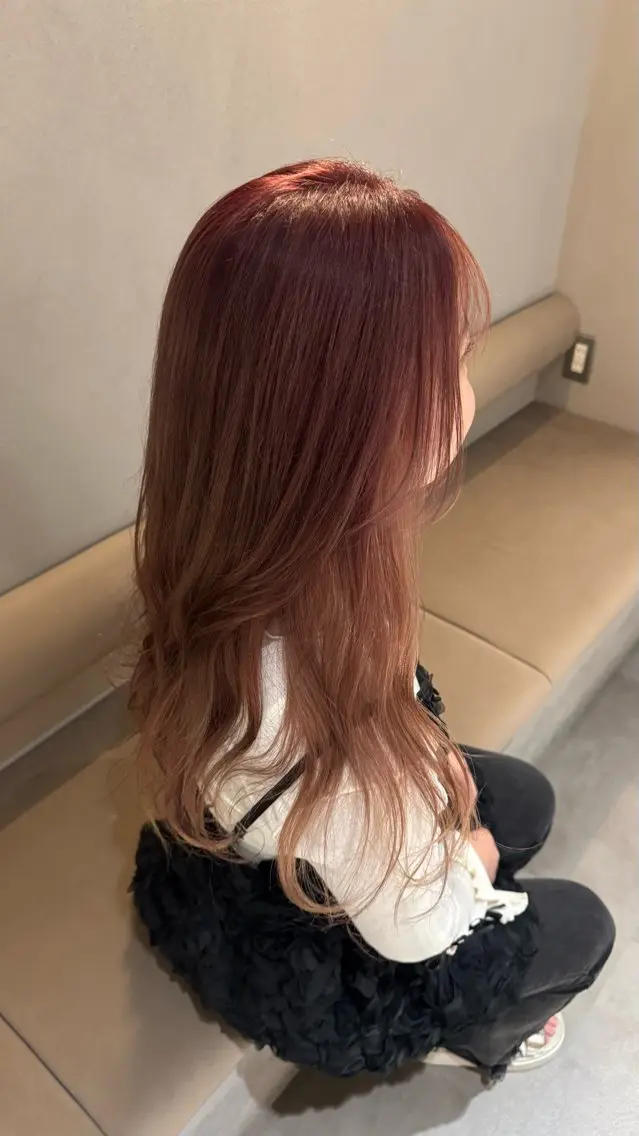 ロング カラー ブリーチ 小林 愛弥のヘアスタイル