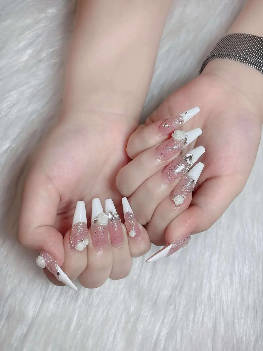 ネイル ジェルネイル ネイルチップ Queen Nail Salonのネイルデザイン