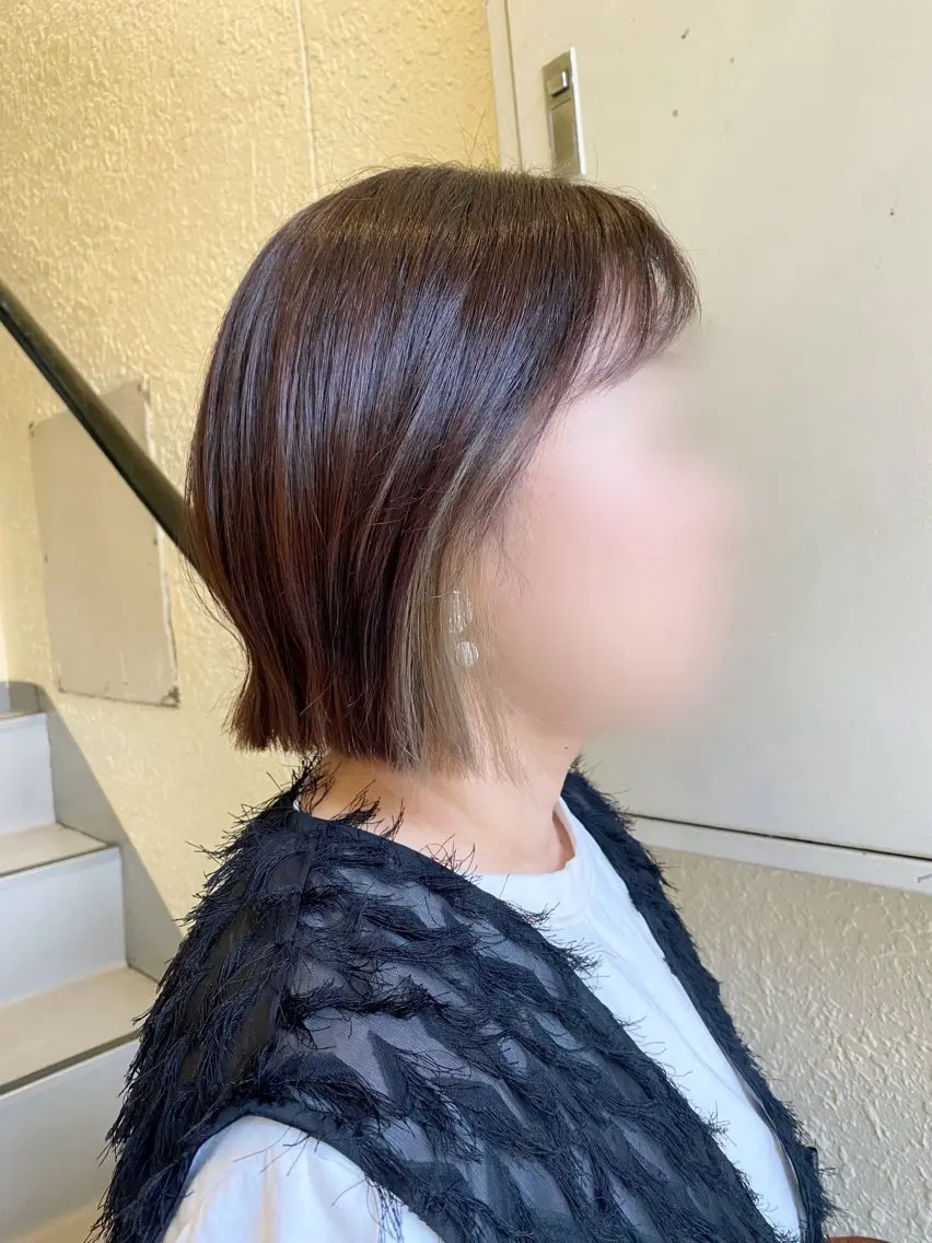 ミディアム ボブ 外ハネヘア カット ヘアカラー ＳＨＩ ＺＵのヘアスタイル