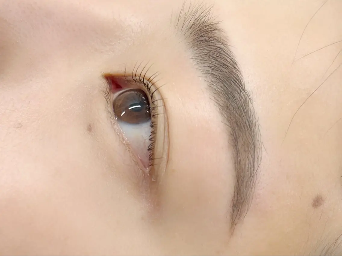 アイブロウ EYEstylist ·ai MOERIのマツエク・マツパデザイン