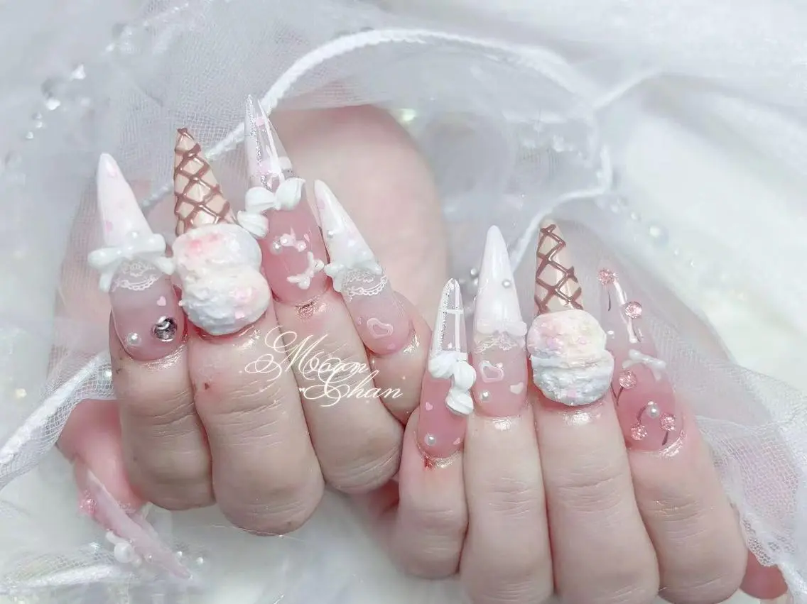 ネイル 長さ出し キラキラネイル 韓国ネイル ロングネイル マグネットネイル ハンドネイル ハンドケア MochiMochi 🎀新宿／長さ出しのネイルデザイン