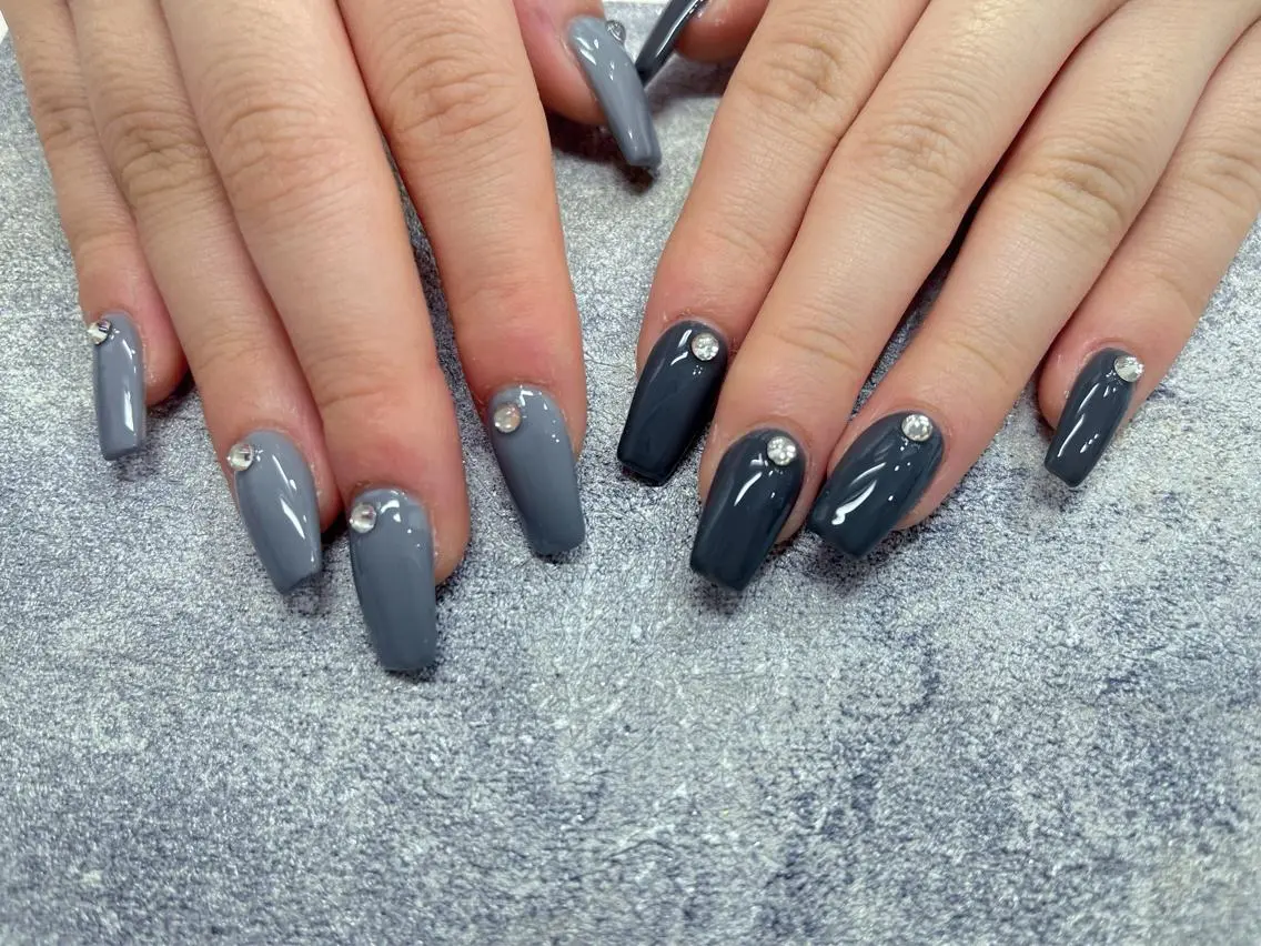 ネイル ストーンネイル Umi nail& eyelashのネイルデザイン