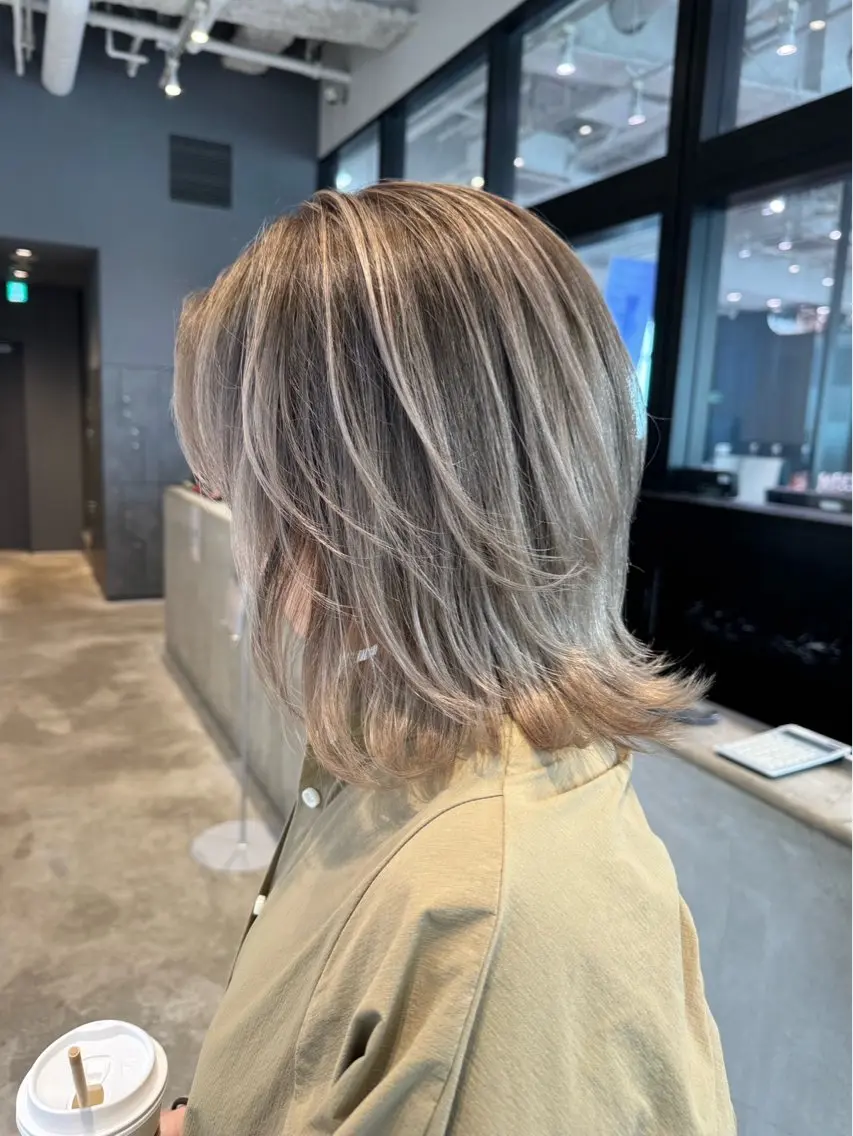 セミロング カラー ✨盛れるレイヤー🪞 🎀モモカ🎀のヘアスタイル