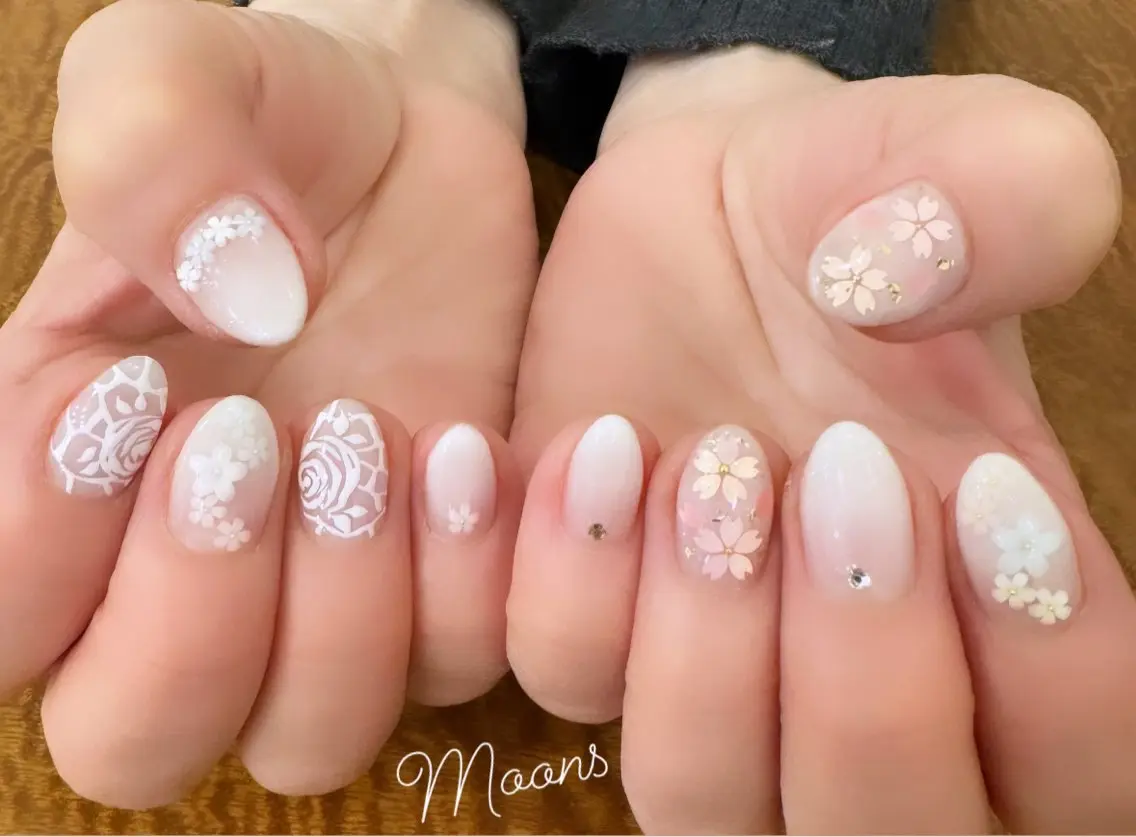 ネイル Moons nail 💅✨のネイルデザイン