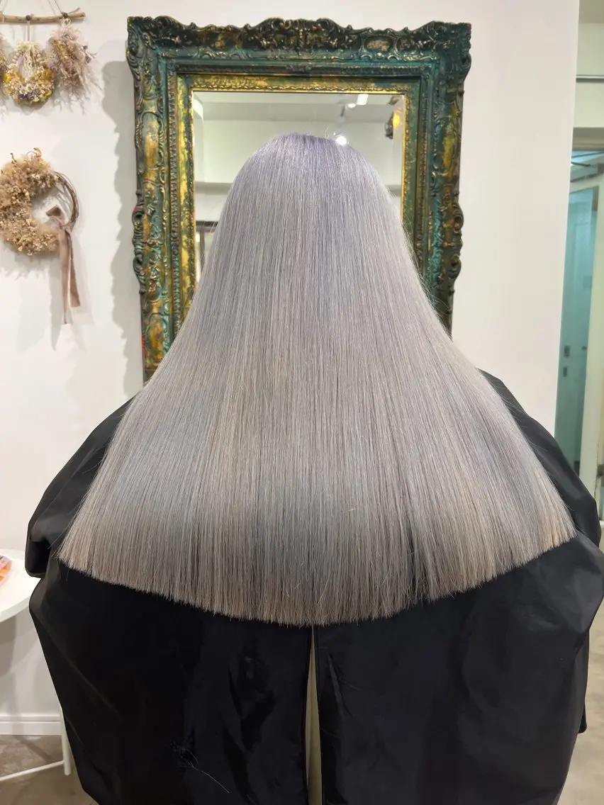 ロング カラー RUNERA TAKAのヘアスタイル